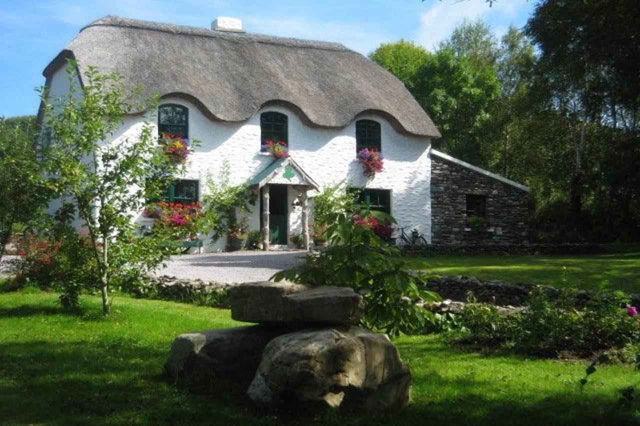 Lissyclearig Thatched Cottage Кенмар Экстерьер фото