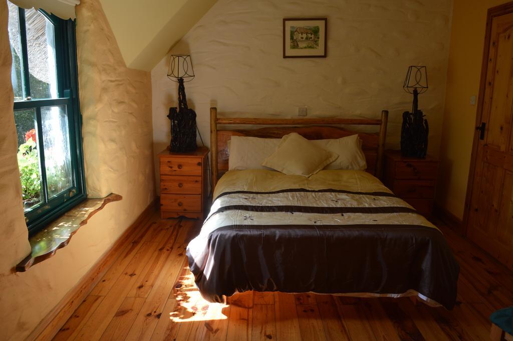Lissyclearig Thatched Cottage Кенмар Экстерьер фото